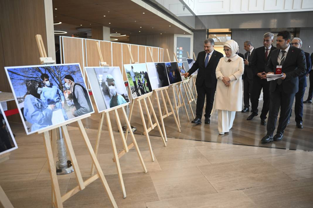 Emine Erdoğan İstanbul’da hemşire ve ebelerle bir araya geldi - Resim: 3
